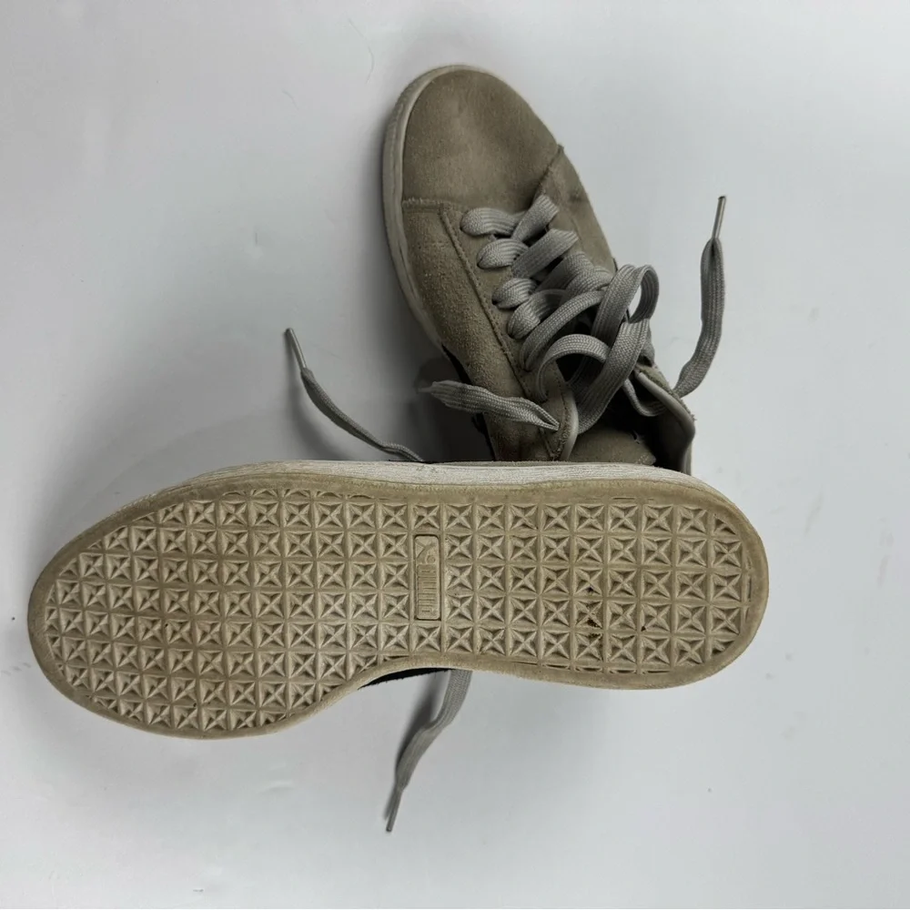 Puma Men's Suede Classic shoe in grey color size 8.5